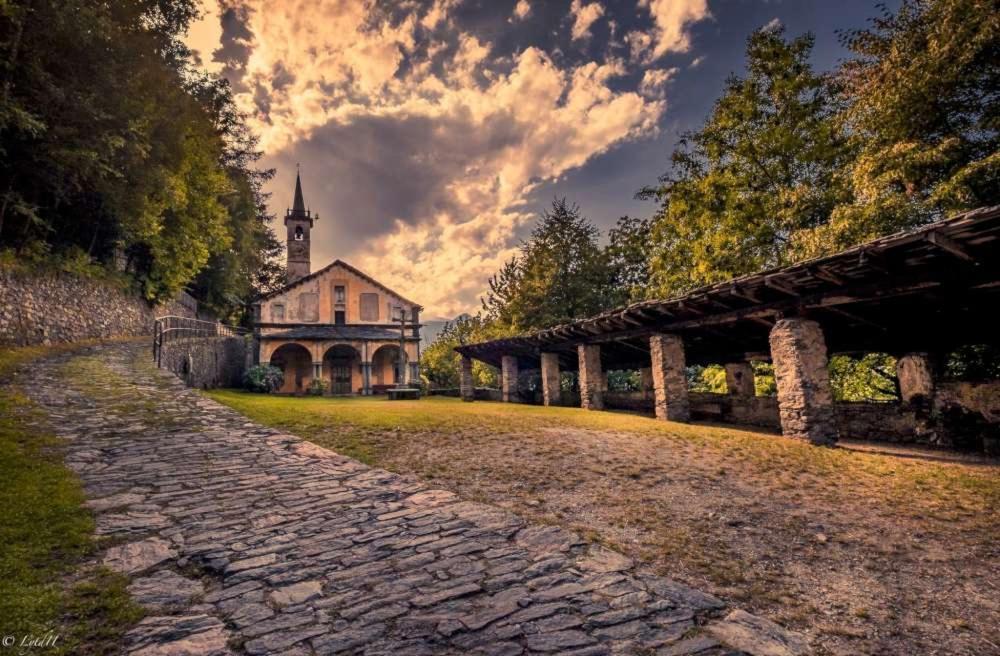 Апартаменти La Torre Arnad Екстер'єр фото
